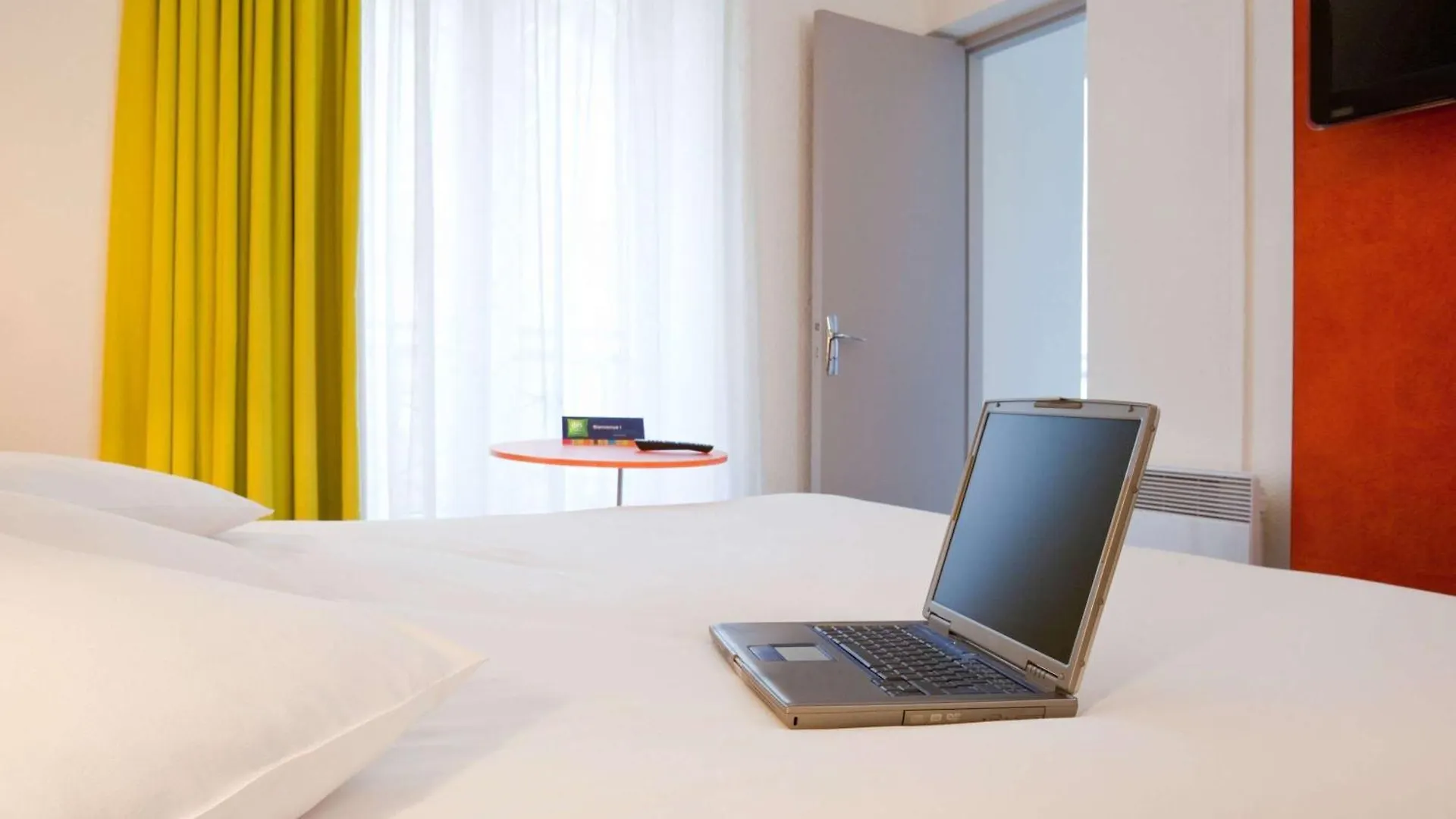 ***  Hotel ibis Styles Paris République France